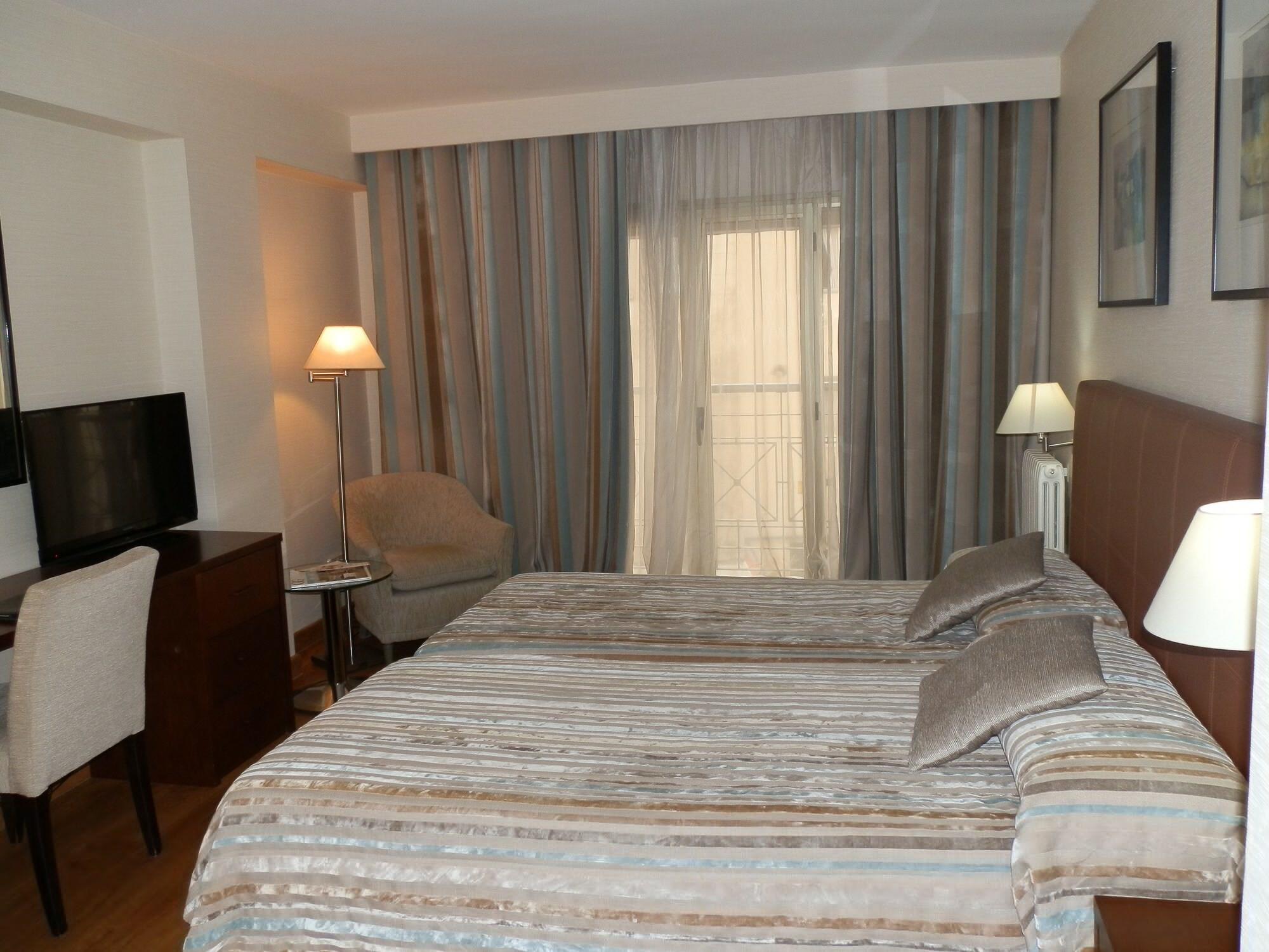 Aparto-Hotel Rosales Madrid Ngoại thất bức ảnh
